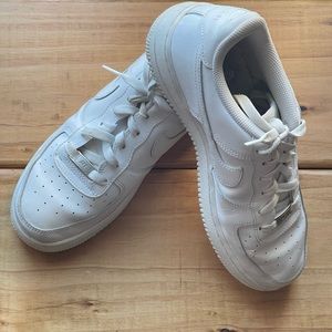 Nike Air Force 1 solid white